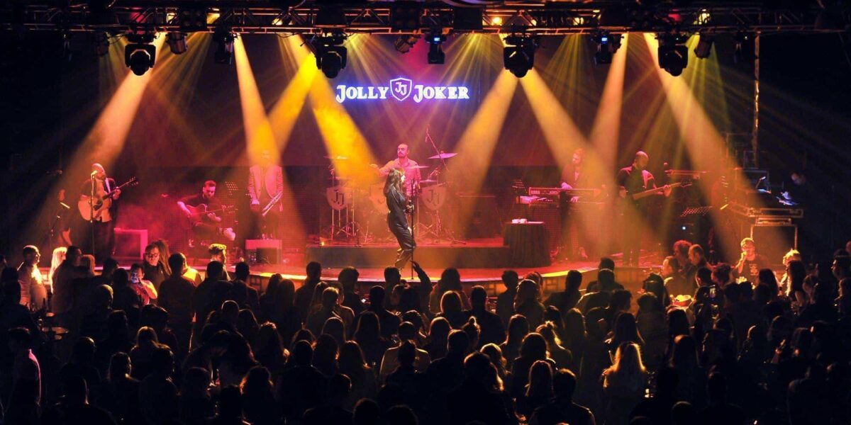 Bursa barlarında canlı müzik ve parti sahnesi